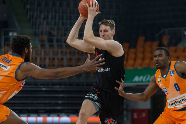 萨巴伦卡以 萨巴伦卡以