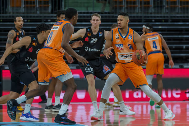 硬朗防守与 硬朗防守与