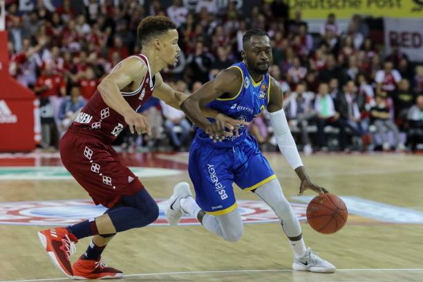 尽管中场的 尽管中场的