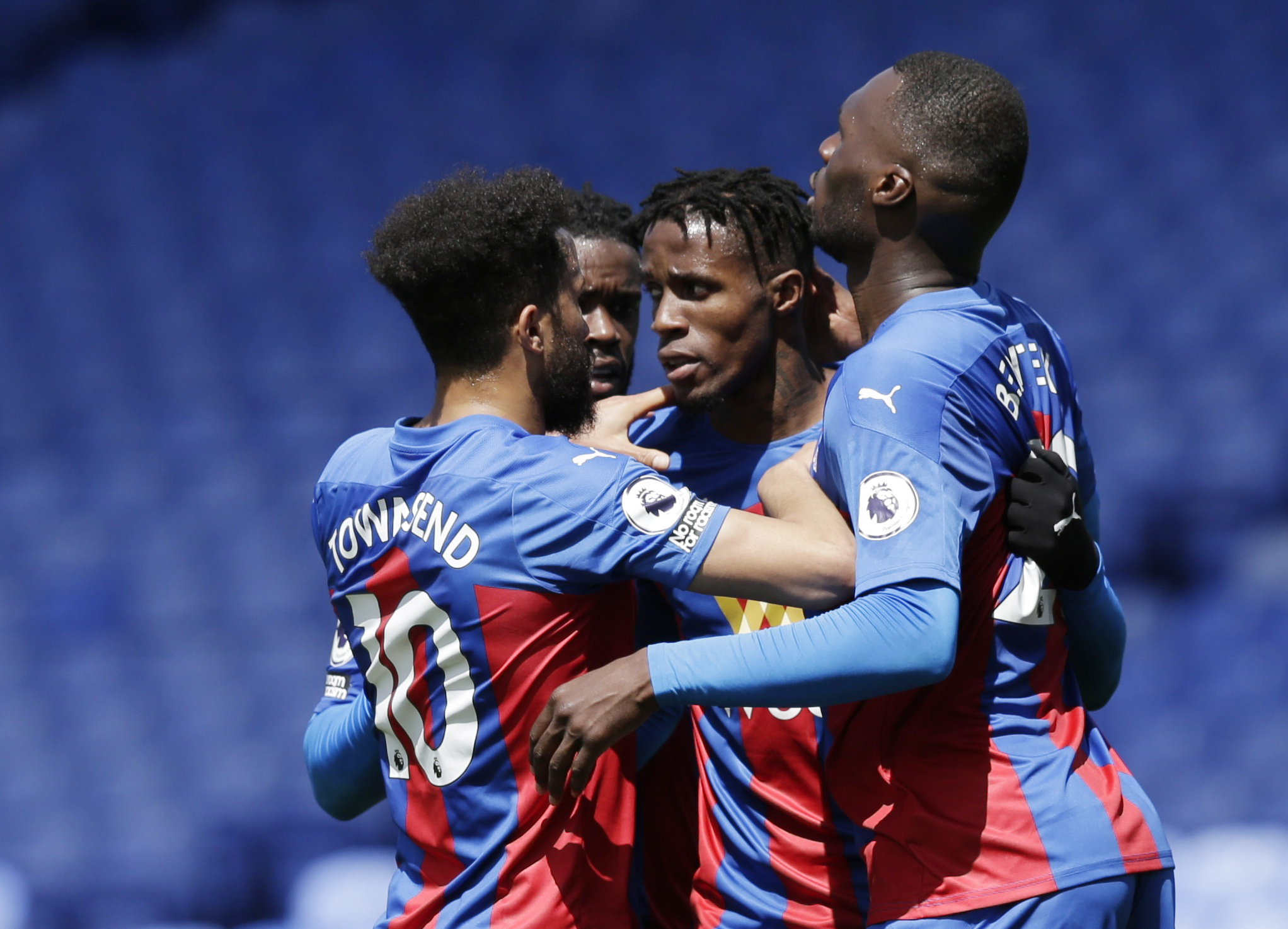 和防守两端 和防守两端