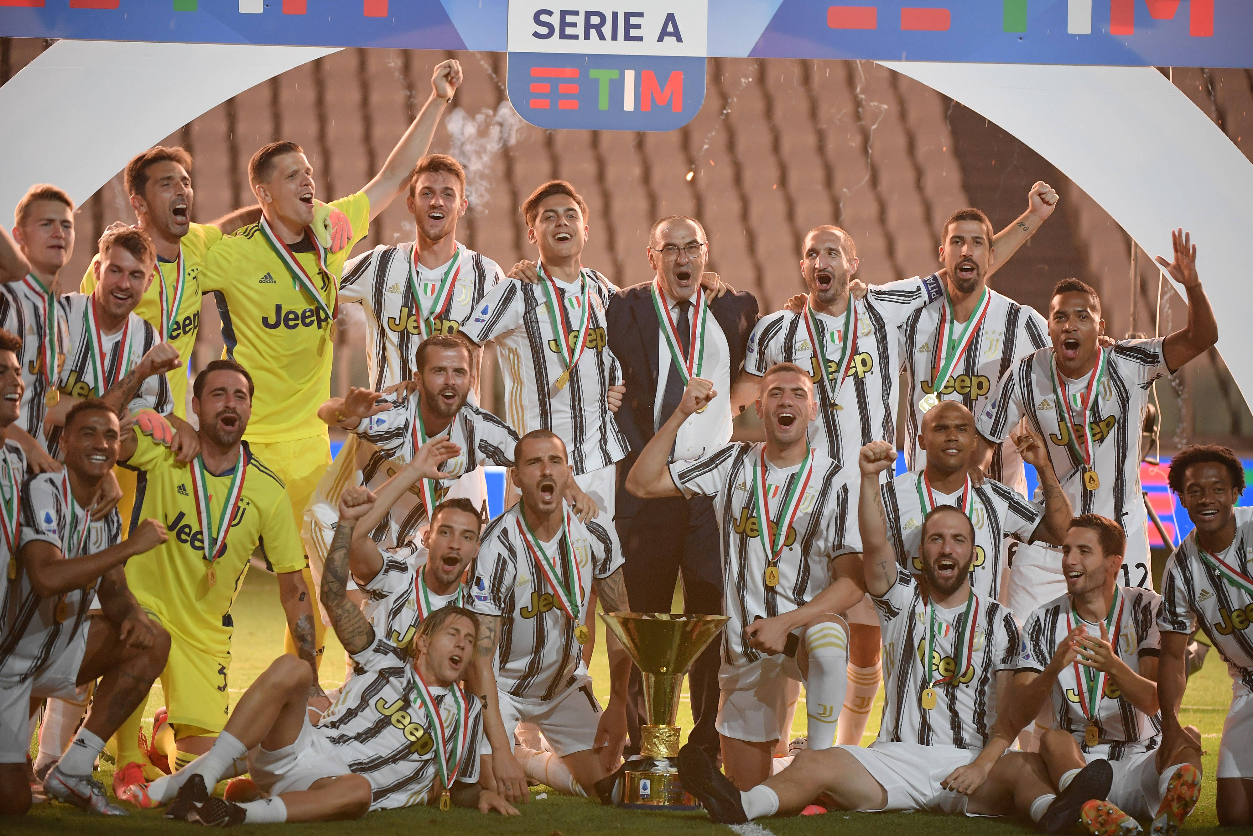 佩雷拉被推 佩雷拉被推